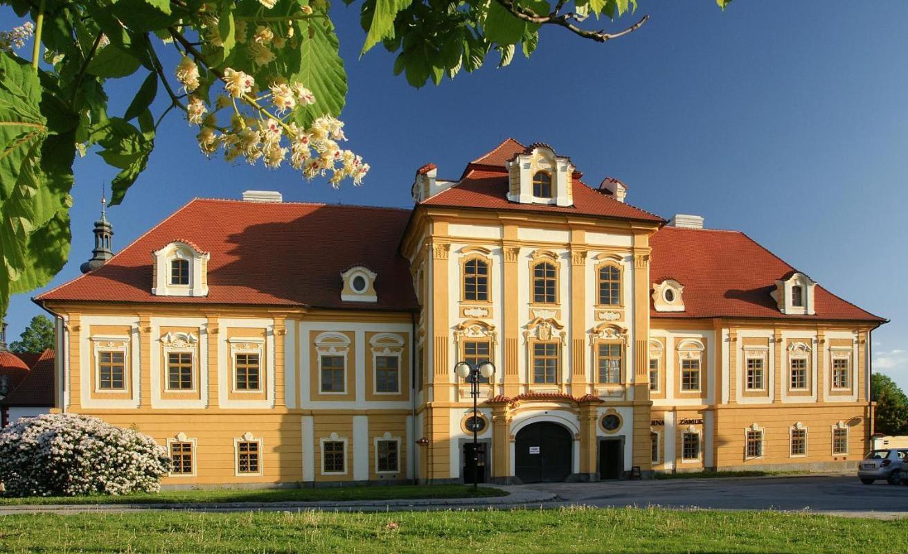 Ubytovani Pod Jilmem Zar Exterior photo